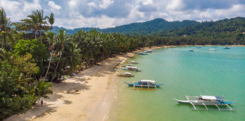 Luchtfoto van het strand bij Port Barton op Palawan, Filipijnen