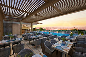 Het Roofdeck restaurant van het Bayfront Hotel Cebu - Capitol Site op Cebu, Filipijnen