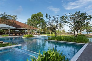 Het zwembad van het Solina Beach and Nature Resort in Iloilo, Panay
