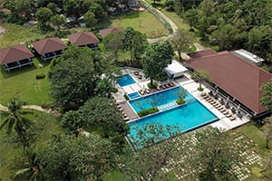 Het zwembad van het Solina Beach and Nature Resort in Iloilo, Panay