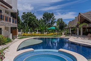Het zwembad van The Mayana Resort op Bohol.