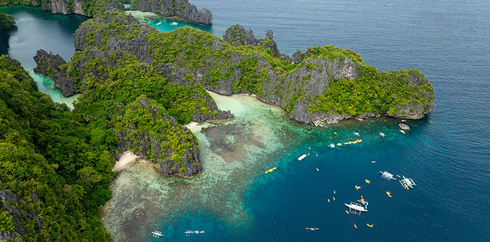Big Lagoon, El Nido. Kajakken in de blauwe zee op Palawan