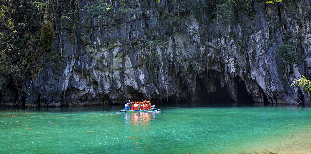 Toeristen tijdens de Underground River Tour in Puerto Princesa, Palawan