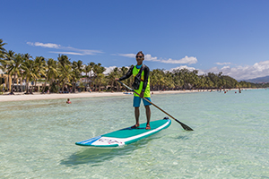 Paddleboarden in het kraakheldere water van Boracay