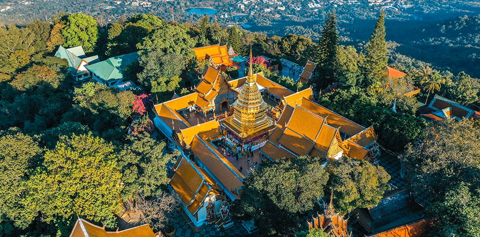 Luchtfoto van de Wat Phra That Doi Suthep in Chiang Mai