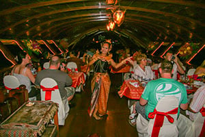 De dinner cruise op de Chao Phraya rivier in Bangkok