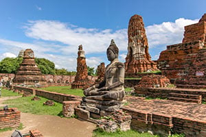 Indrukwekkende beelden bij de ruines van de Wat Mahathat in Ayutthaya