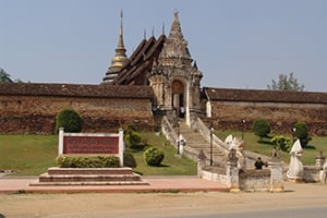 De ingang naar de Wat Phra That Lampang Luang