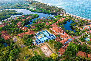 Luchtfoto van het Club Palm Bay Marawila
