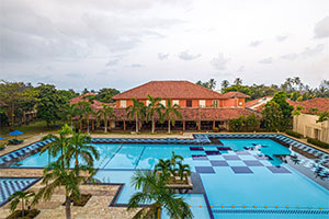 Het zwembad van het Club Palm Bay Marawila