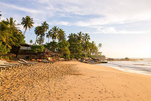 Het strand bij het Palm Paradise Cabanas in Tangalle