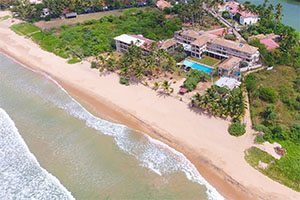 Luchtfoto van het Mandara Resort in Mirissa