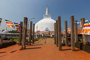 De indrukwekkende Ruwanweliseya Stupa in Anuradhapura