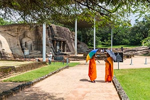 De Gal Vihara met 4 prachtige Boeddhabeelden uitgehouwen uit de rotsen in Polonnaruwa