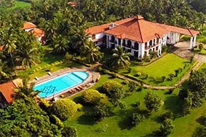 Luchtfoto van het Yapahuwa Paradise Hotel
