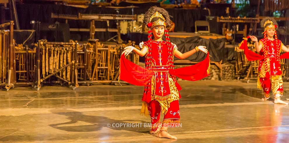 Bandung - Saung Angklung Udjo