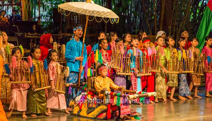 Bandung - Angklung Pak Udjo