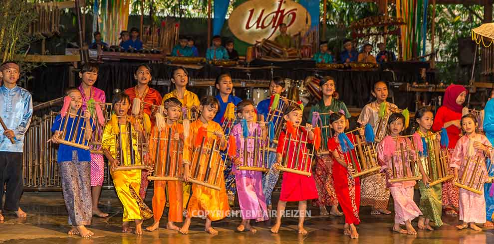 Bandung - Saung Angklung Udjo