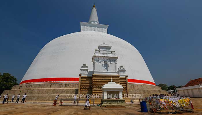 Sri Lanka - Anuradhapura - Ruwanweliseya Stupa