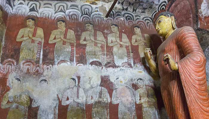 Sri Lanka - Dambulla - beelden en muurschilderingen