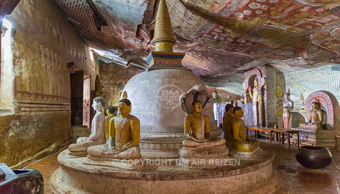 Sri Lanka - Dambulla - Boeddhabeelden in de grot