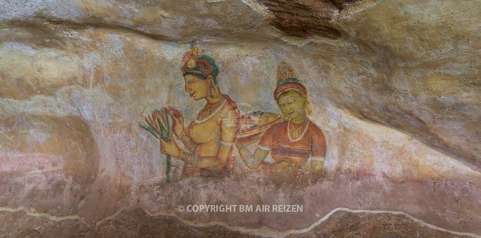 Sigiriya Rock Fortress - wolkenmaagden