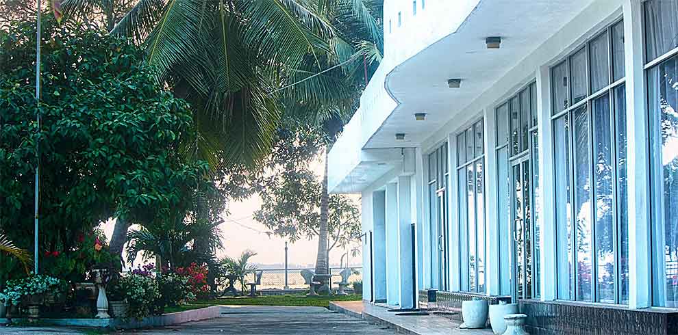 Negombo - White Palace