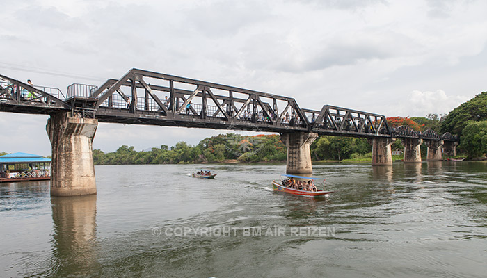 Kanchanaburi - boottocht River Kwai Bridge