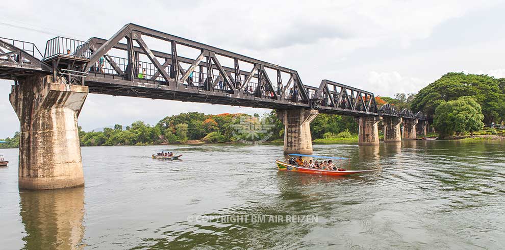 Kanchanaburi - boottocht River Kwai Bridge