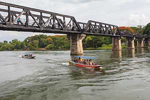 Kanchanaburi - boottocht River Kwai Bridge