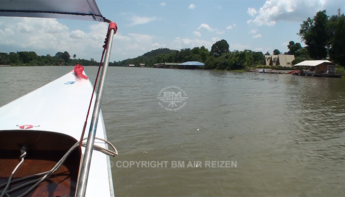 Kanchanaburi - boottocht River Kwai Bridge