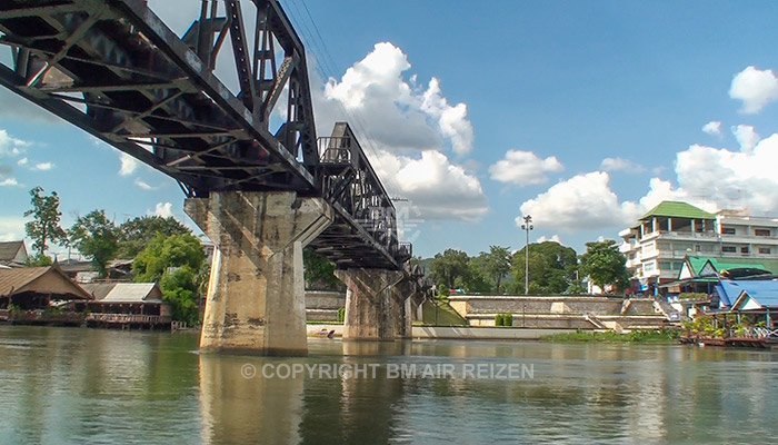 Kanchanaburi - boottocht River Kwai Bridge