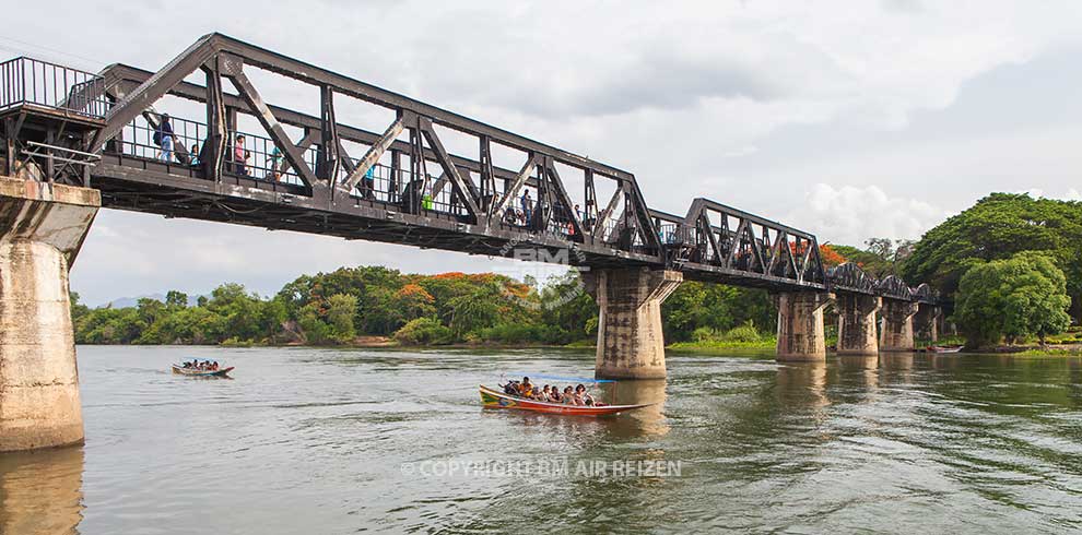 Kanchanaburi - boottocht River Kwai Bridge