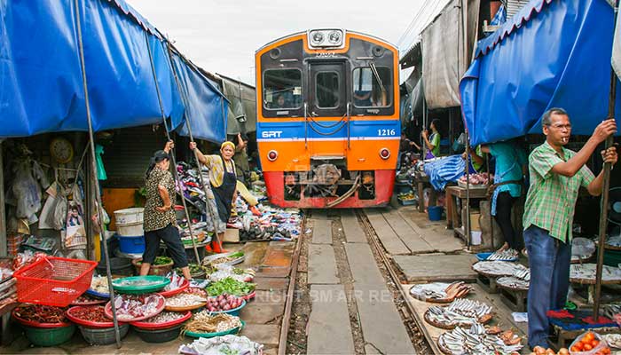 Maeklong Trein markt