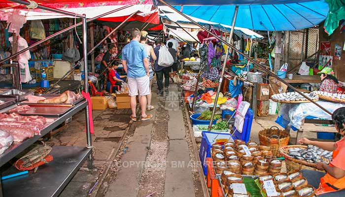 Maeklong Trein markt