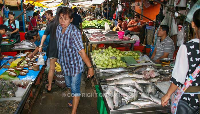 Maeklong Trein markt