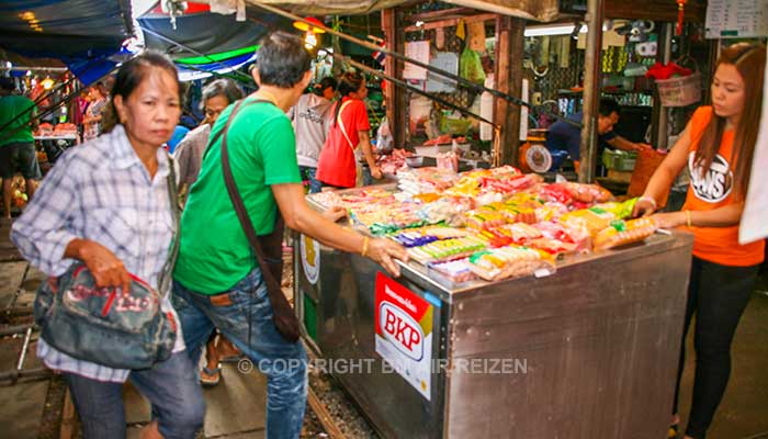 Maeklong Trein markt