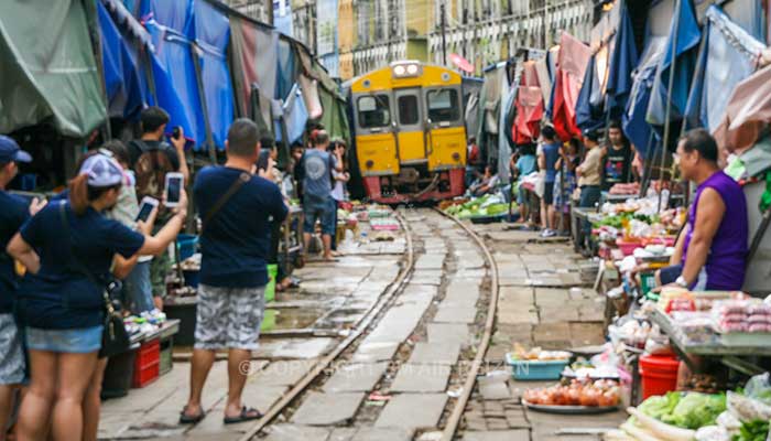 Maeklong Trein markt