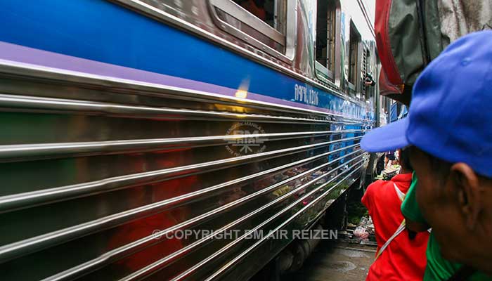 Maeklong Trein markt