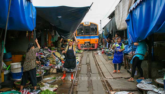 Maeklong Trein markt