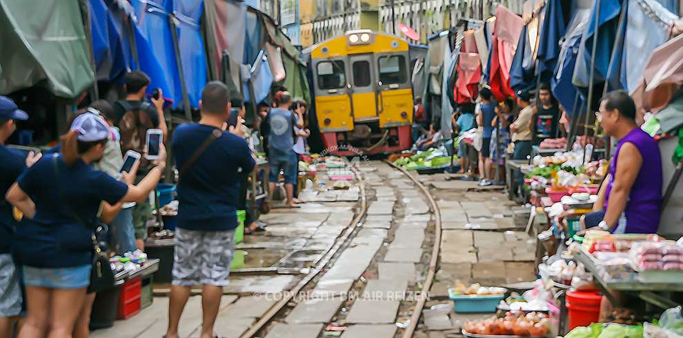 Maeklong Railway Market