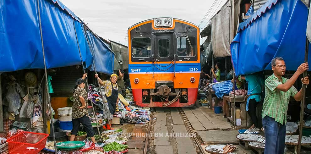 Maeklong Railway Market