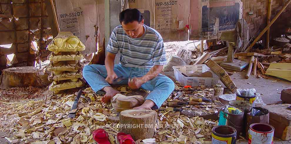 San Kamphaeng - Wood Carving