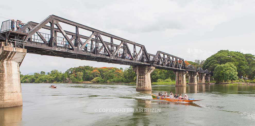 Kanchanaburi - boottocht River Kwai Bridge