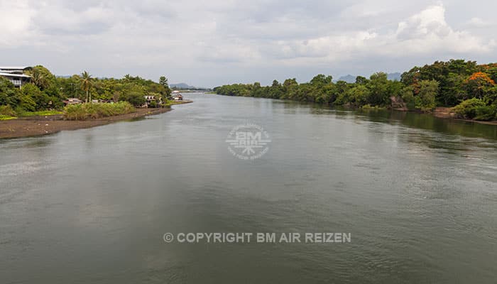 Kanchanaburi - River Kwai bridge